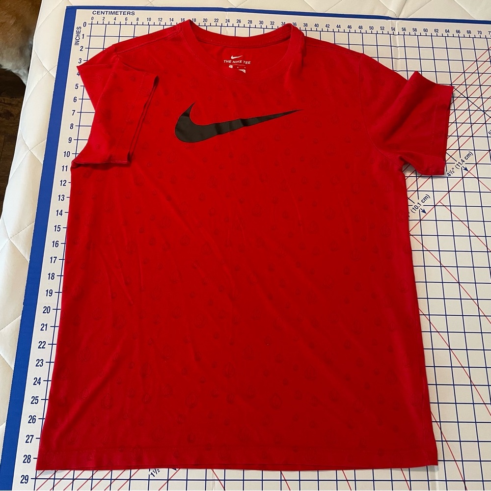 Nike Red and Black Short Sleeve Tees